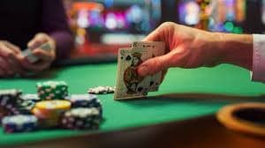 Live dealer baccarat table streamed in high definition on nn33ln